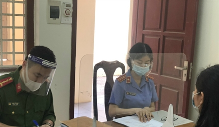 “Chống người thi hành công vụ” tại chốt kiểm dịch trên địa bàn quận...